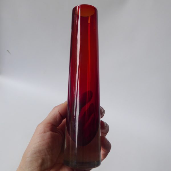 Whitefriars ruby red tapered chimney art glass bud vase 9655, 7 3/4" mid century - Image 3