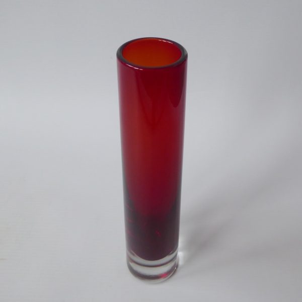 Whitefriars ruby red tapered chimney art glass bud vase 9655, 7 3/4" mid century - Image 4