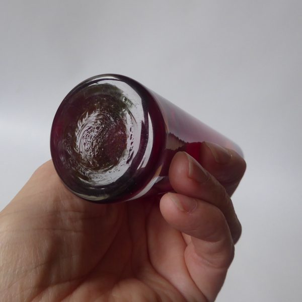 Whitefriars ruby red tapered chimney art glass bud vase 9655, 7 3/4" mid century - Image 8