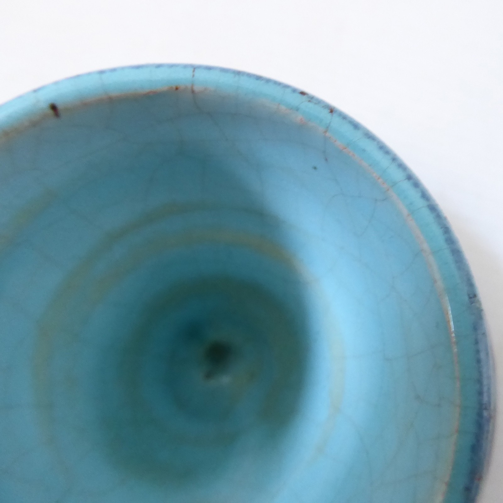 1970s David T Sharp Rye studio pottery egg cup saucer, teal blue + black art - Image 13
