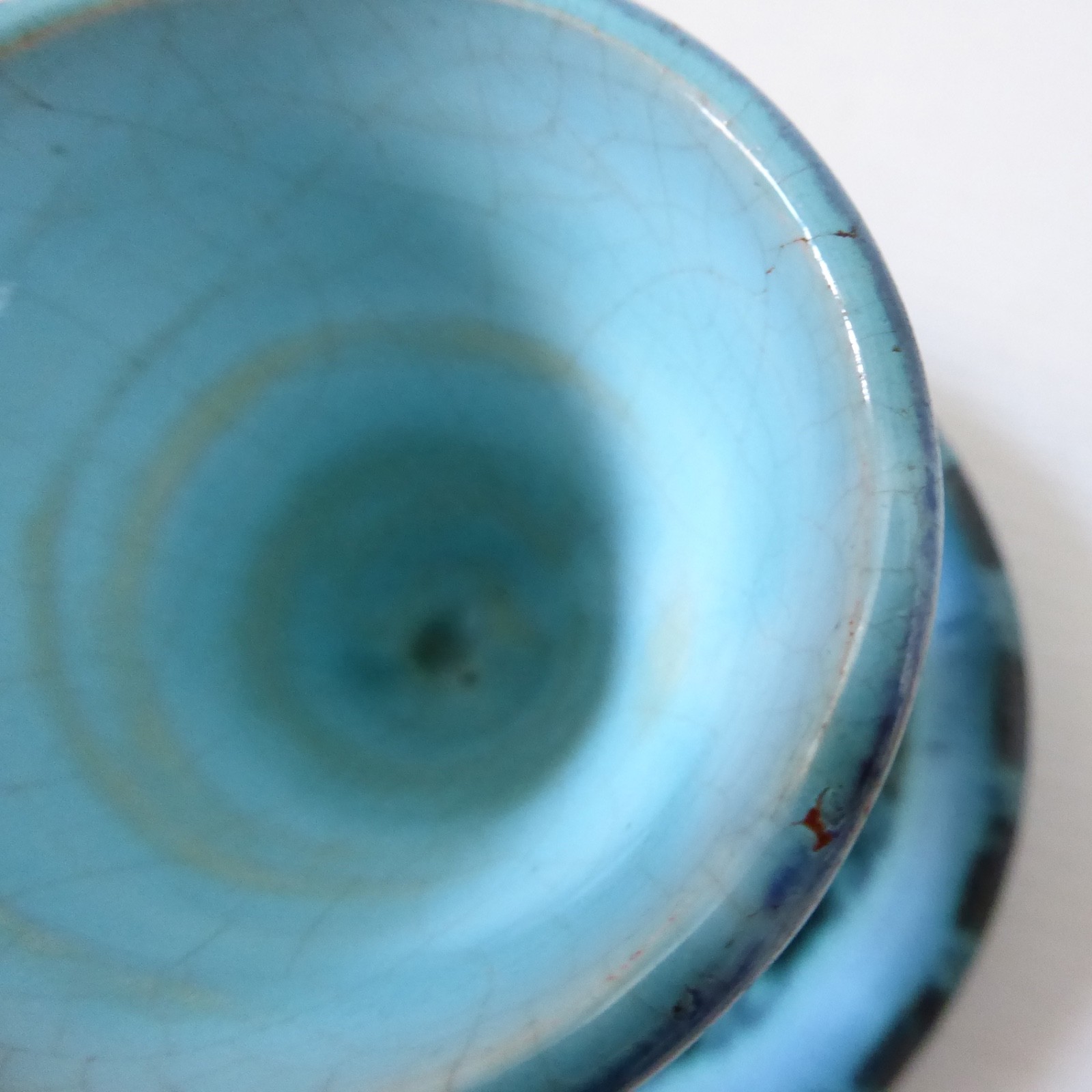 1970s David T Sharp Rye studio pottery egg cup saucer, teal blue + black art - Image 14