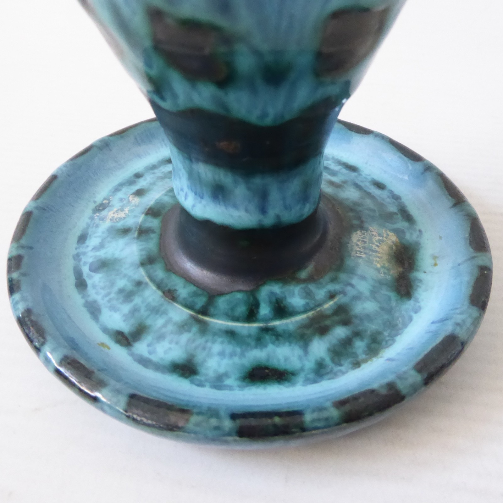 1970s David T Sharp Rye studio pottery egg cup saucer, teal blue + black art - Image 6