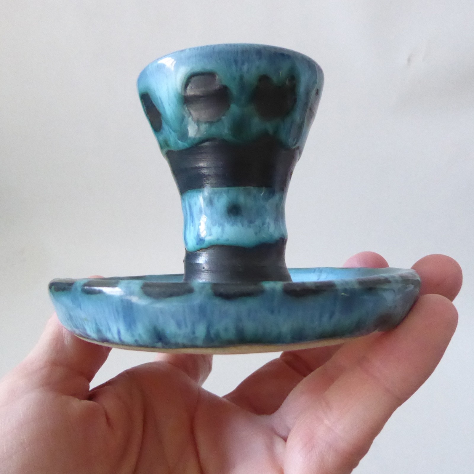 1970s David T Sharp Rye studio pottery egg cup saucer, teal blue + black art - Image 8