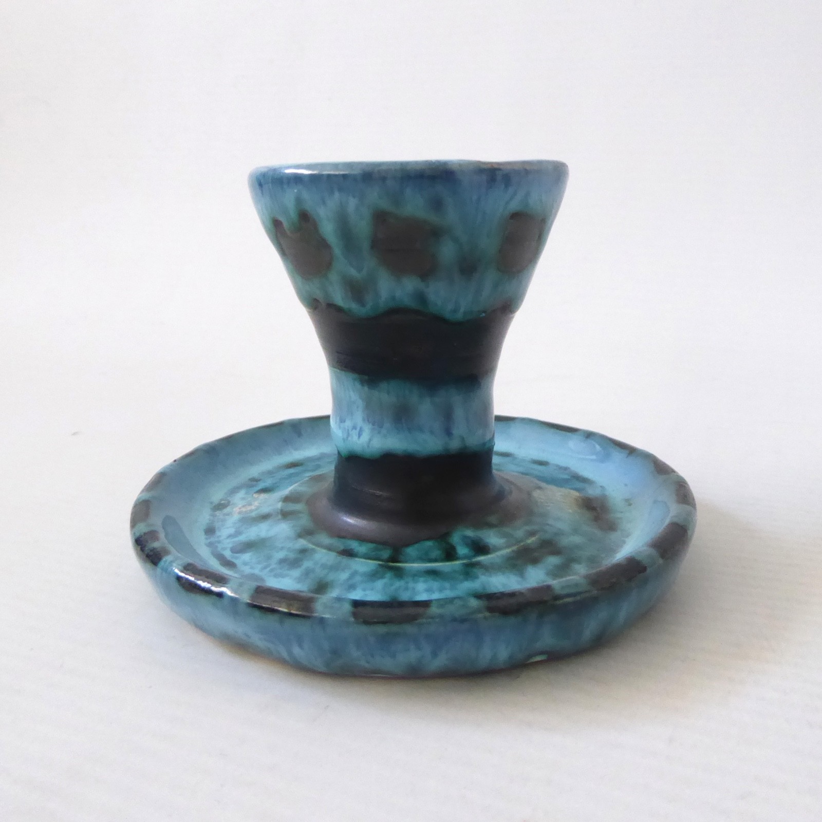 1970s David T Sharp Rye studio pottery egg cup saucer, teal blue + black art - Image 9