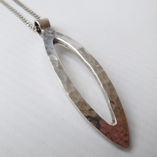1990s 925 sterling silver oval hammered pendant, 19" necklace, 18g hallmarked Aa - Image 12