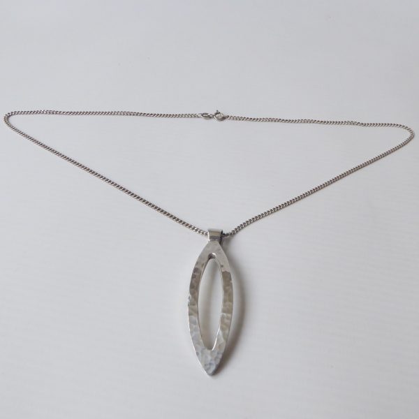 1990s 925 sterling silver oval hammered pendant, 19" necklace, 18g hallmarked Aa - Image 3