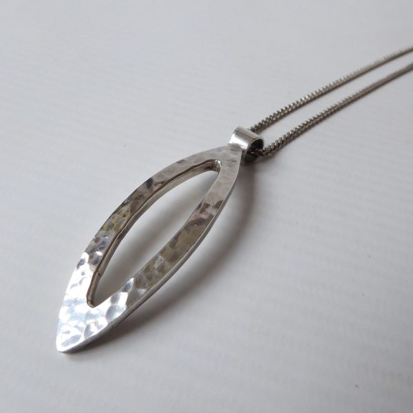 1990s 925 sterling silver oval hammered pendant, 19" necklace, 18g hallmarked Aa - Image 8