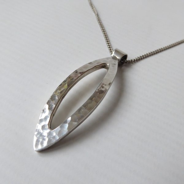 1990s 925 sterling silver oval hammered pendant, 19" necklace, 18g hallmarked Aa - Image 9