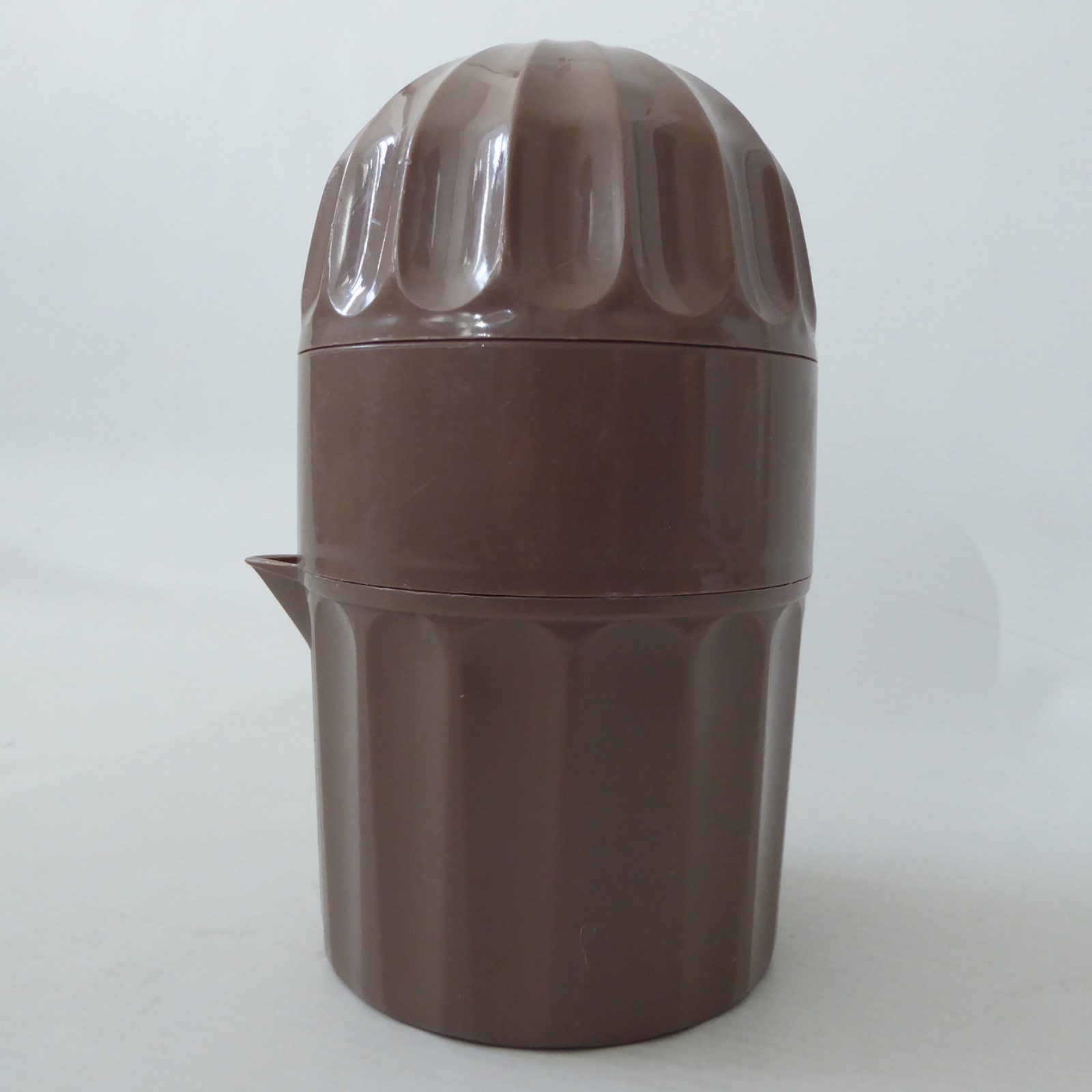 Amac vintage Italian brown plastic citrus squeezer & jug. Orange lemon retro - Image 3