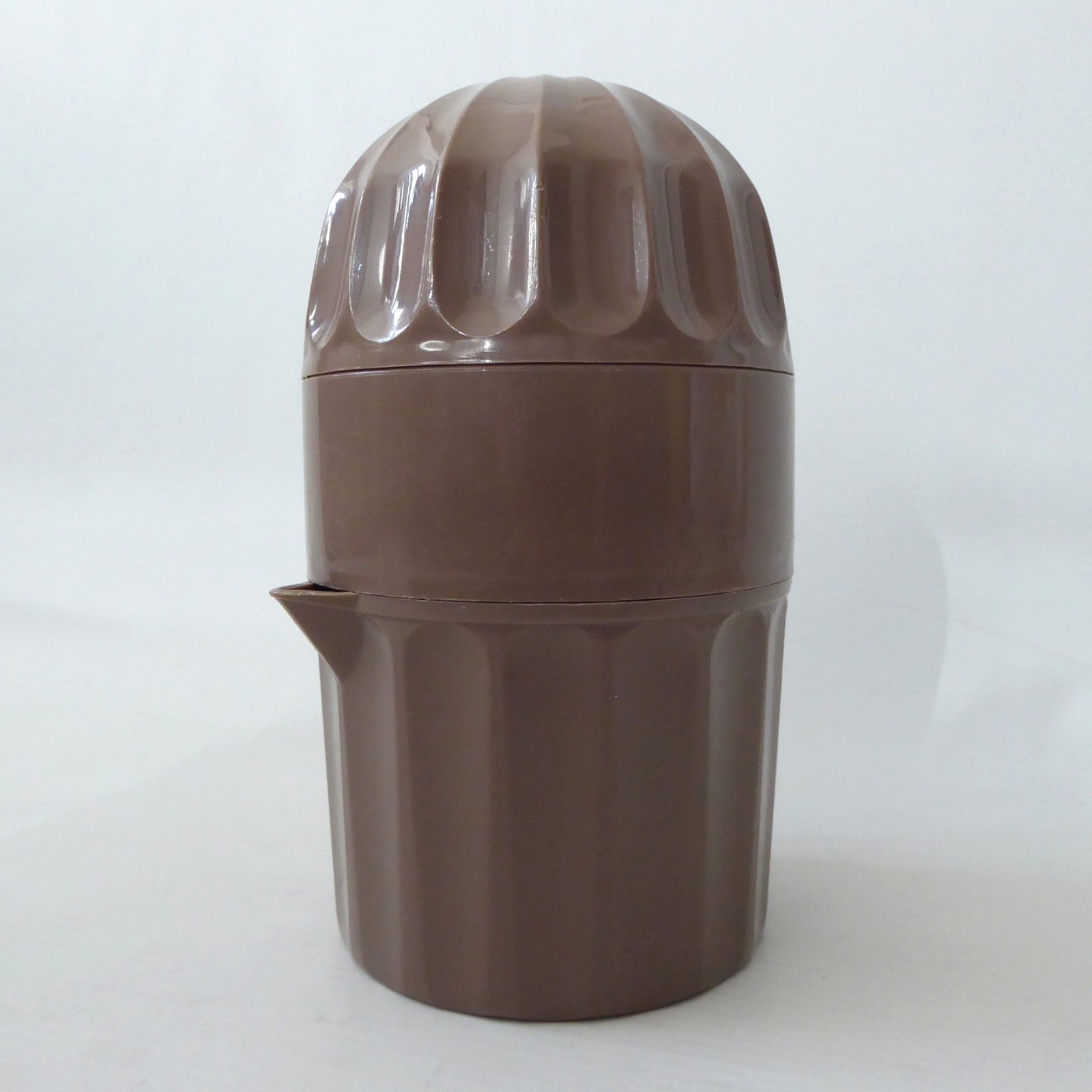 Amac vintage Italian brown plastic citrus squeezer & jug. Orange lemon retro