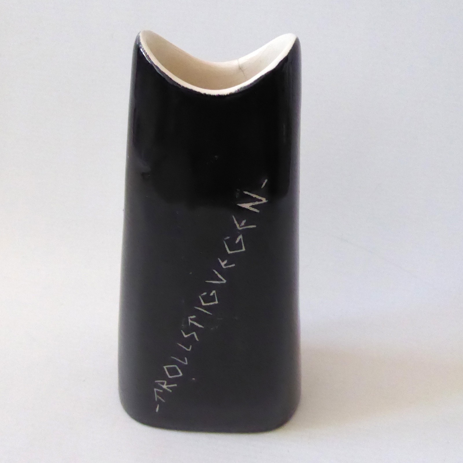 Arol Halden Norway vintage pottery ceramic vase, black signed 129/EB, painted - Image 7