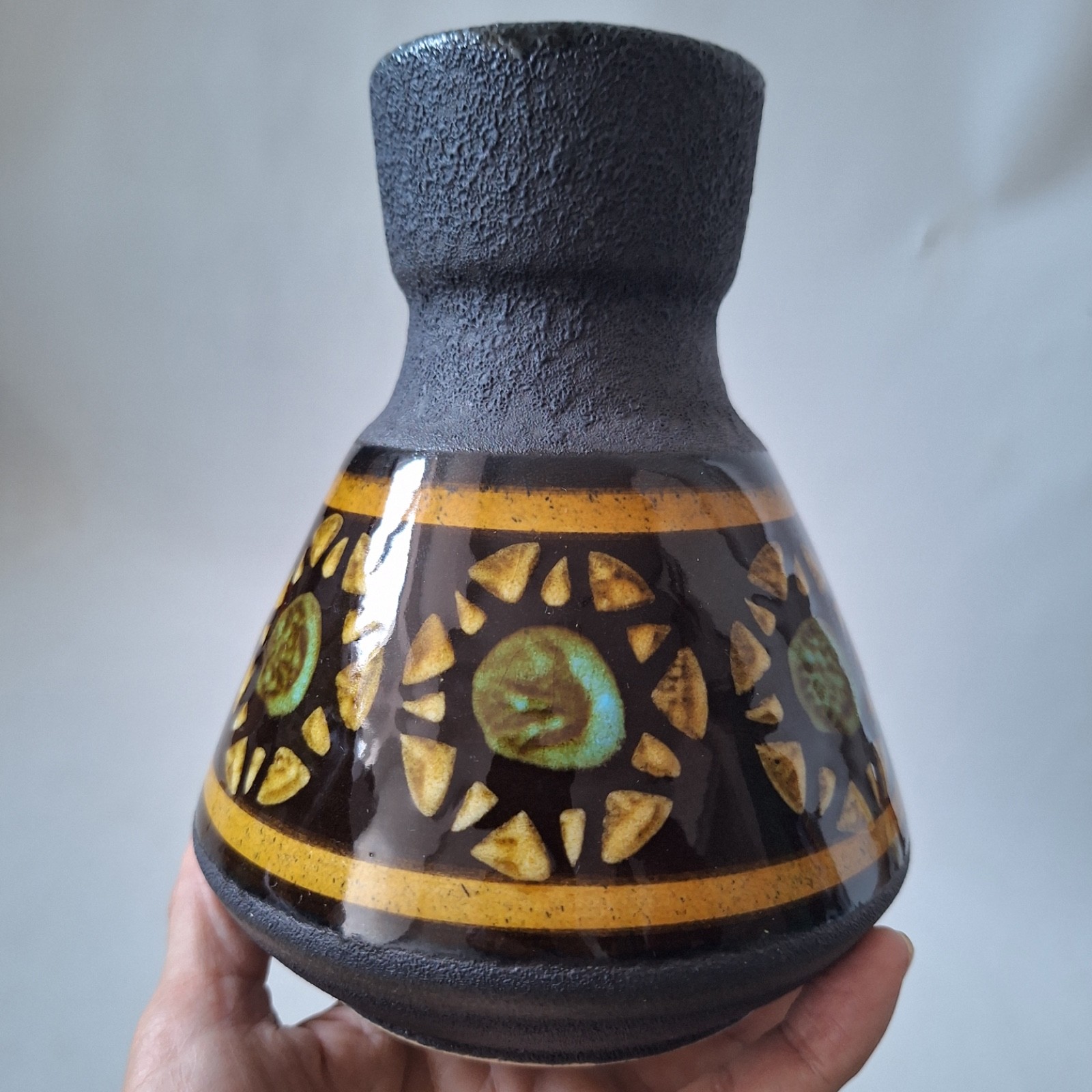 Dumler & Breiden West German pottery vase 128-15, black lava & glossy mustard - Image 3