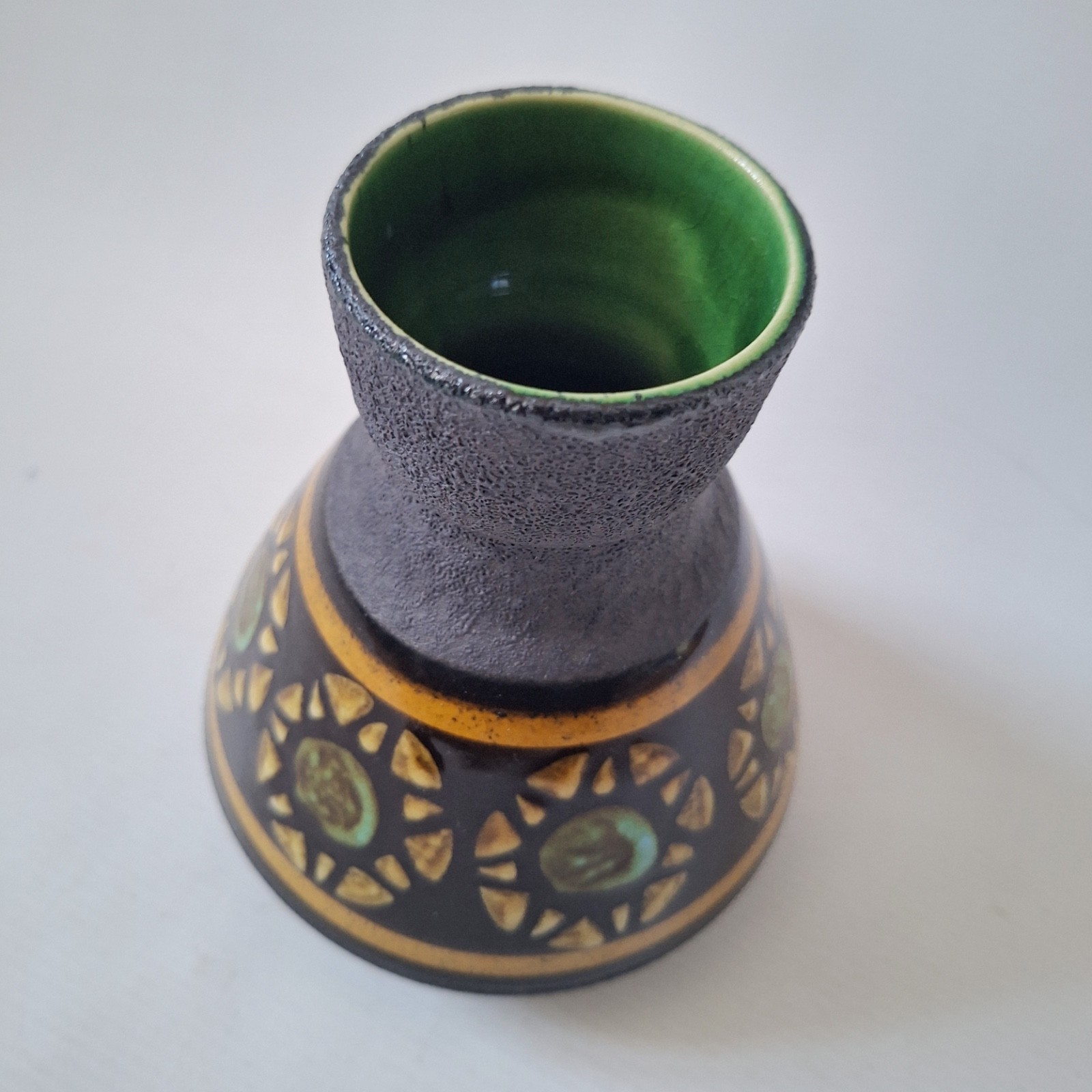 Dumler & Breiden West German pottery vase 128-15, black lava & glossy mustard - Image 4