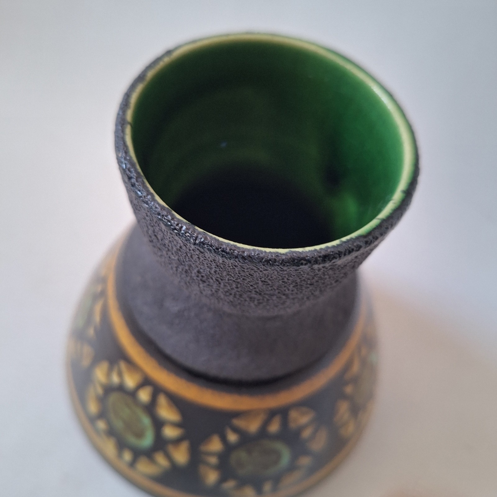 Dumler & Breiden West German pottery vase 128-15, black lava & glossy mustard - Image 5