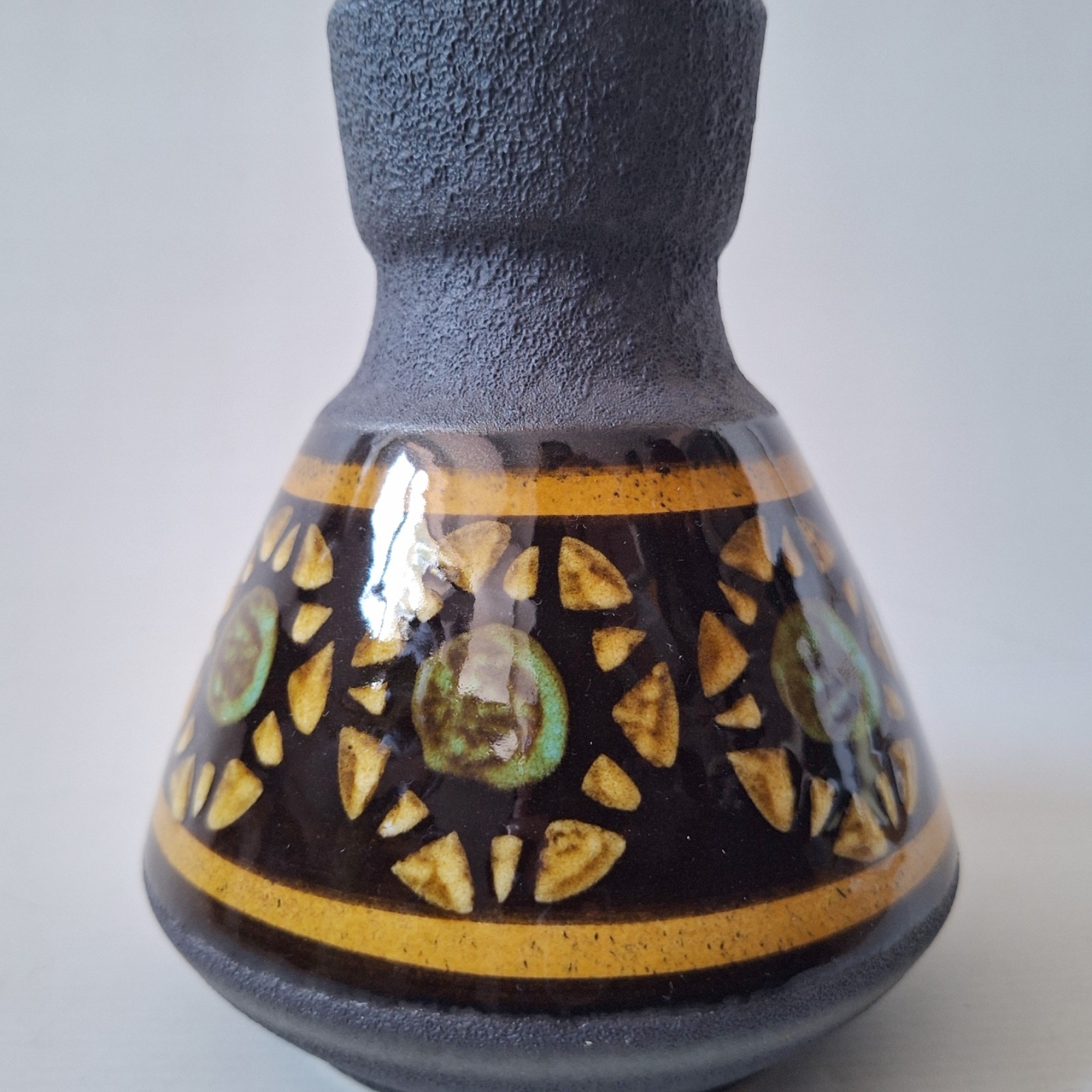 Dumler & Breiden West German pottery vase 128-15, black lava & glossy mustard - Image 7