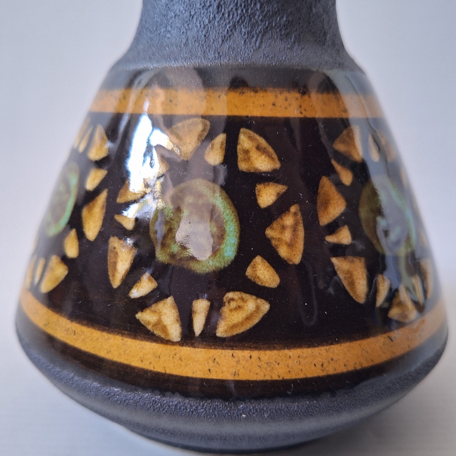 Dumler & Breiden West German pottery vase 128-15, black lava & glossy mustard - Image 8