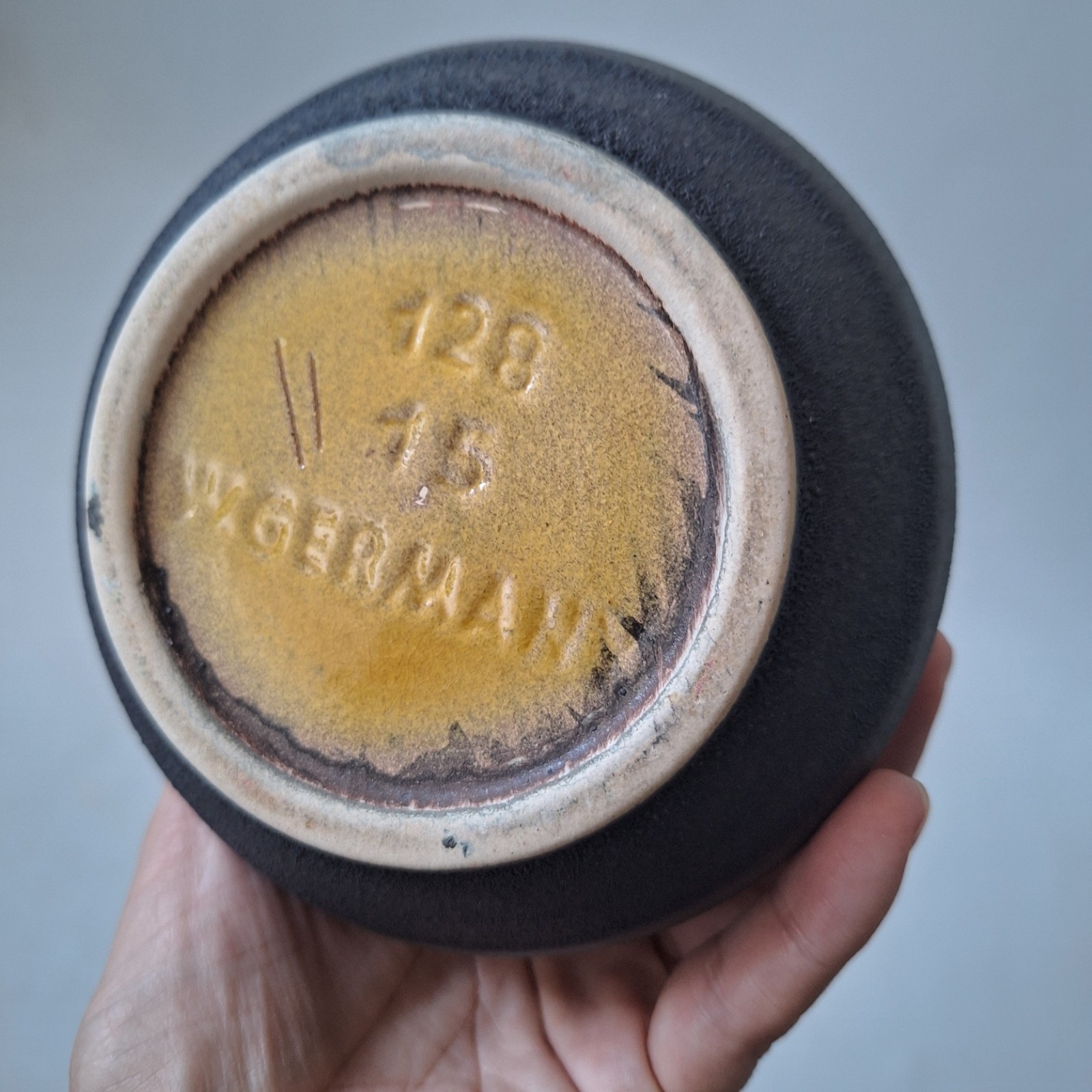 Dumler & Breiden West German pottery vase 128-15, black lava & glossy mustard - Image 9