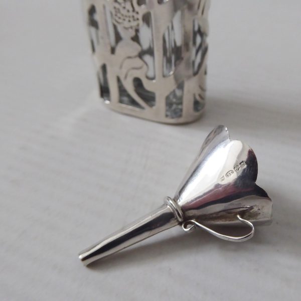 Hallmarked Ari D Norman sterling silver scent perfume bottle +funnel vintage '83 - Image 4