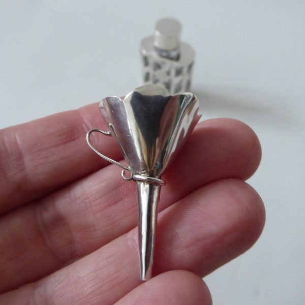 Hallmarked Ari D Norman sterling silver scent perfume bottle +funnel vintage '83 - Image 5
