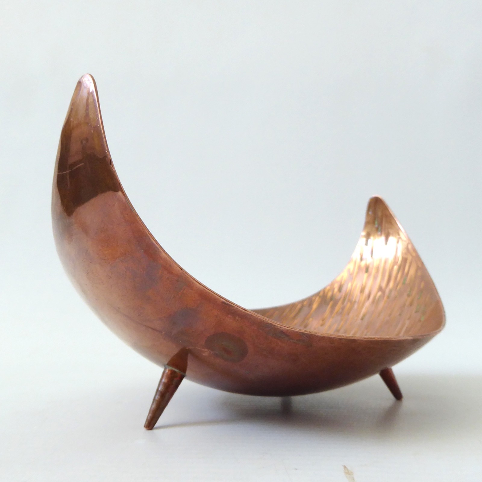 Handmade vintage copper bowl, mid century modernist atomic tripod ornament dish