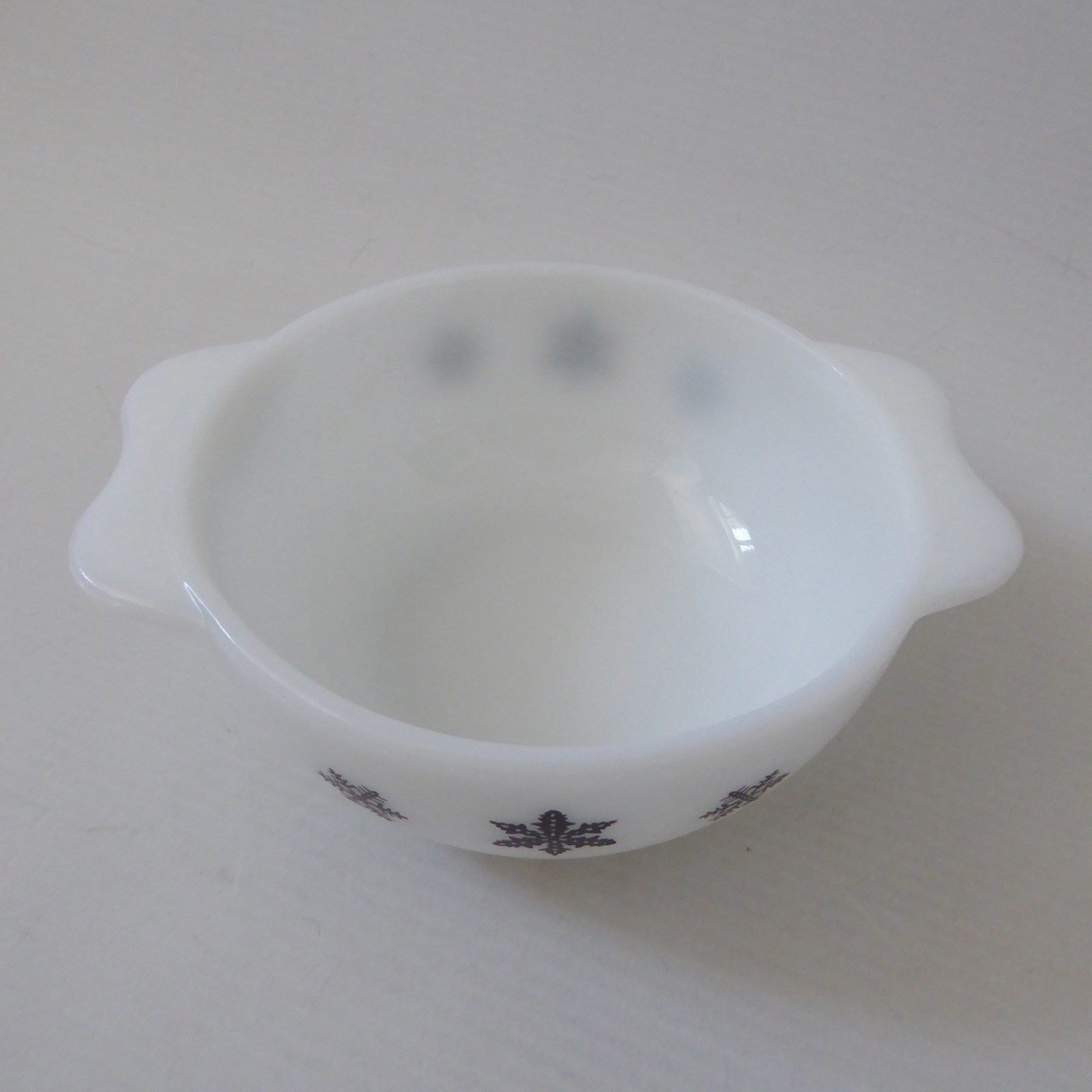 JAJ Pyrex Black Gaiety Snowflake tiny pixie bowl easy grip. Vintage black & opal - Image 5
