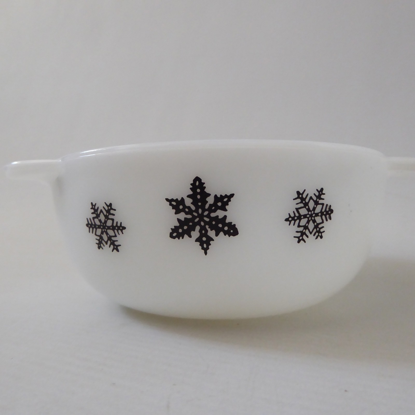 JAJ Pyrex Black Gaiety Snowflake tiny pixie bowl easy grip. Vintage black & opal - Image 8