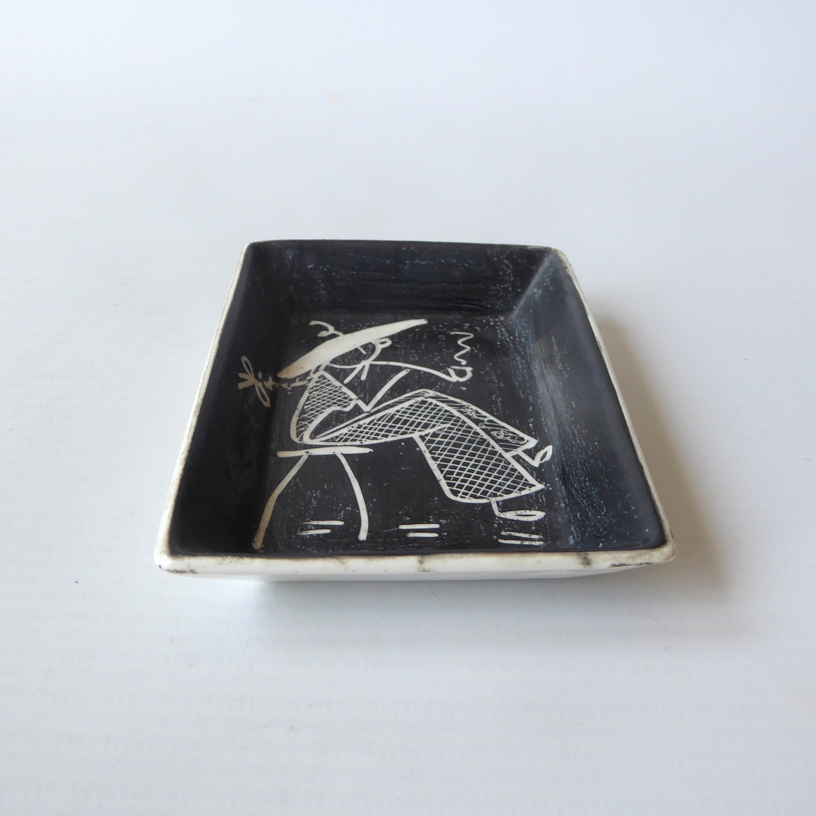 Jula Sidmouth ceramic pottery pin dish, black + white stylised figure 1950s MCM - Image 5