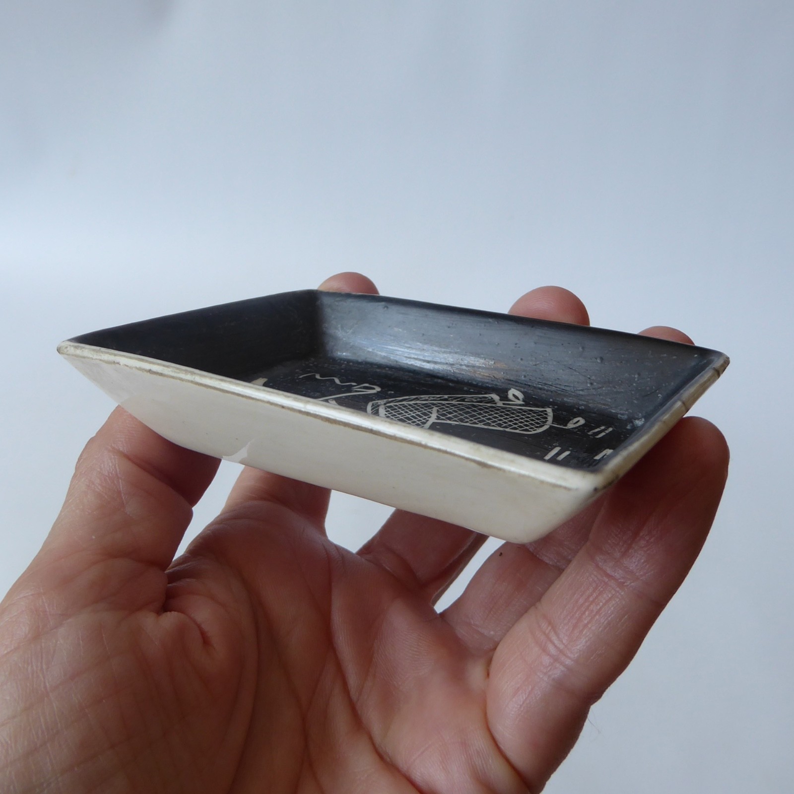Jula Sidmouth ceramic pottery pin dish, black + white stylised figure 1950s MCM - Image 9