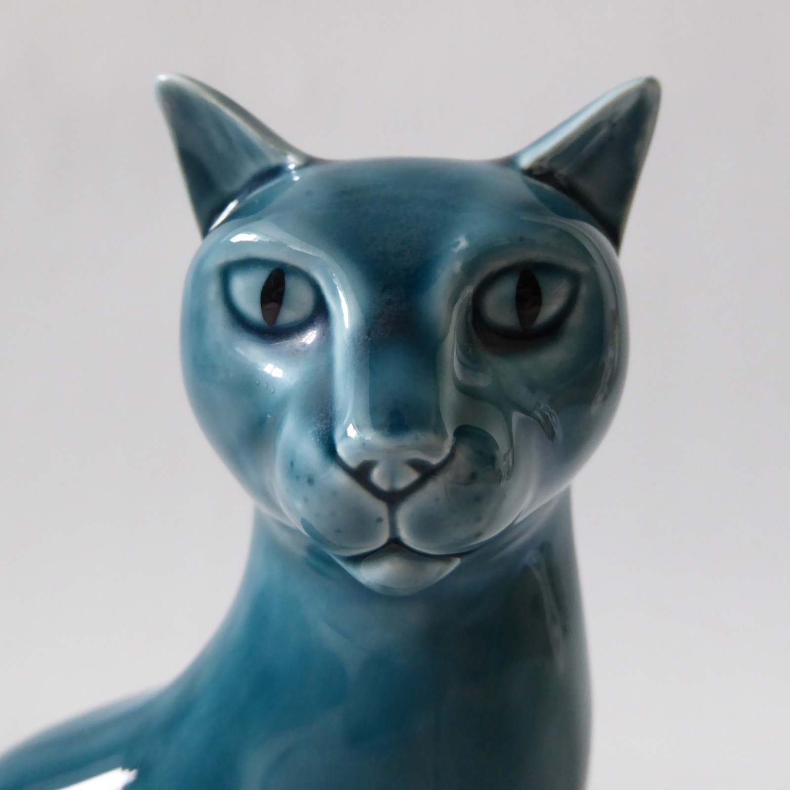 Poole Pottery vintage ceramic, dusky teal blue glaze seated cat figure ornament - Image 5