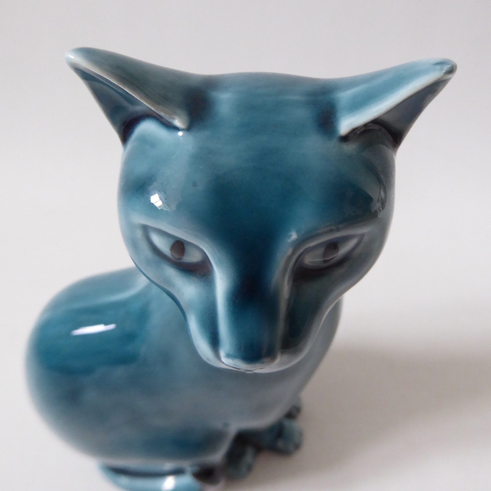 Poole Pottery vintage ceramic, dusky teal blue glaze seated cat figure ornament - Image 10