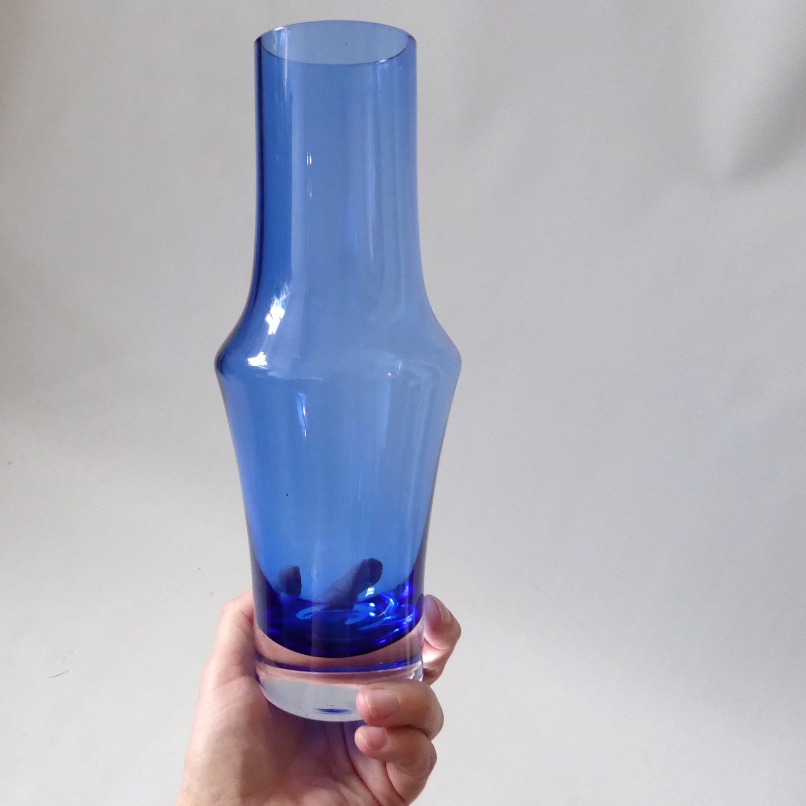 Riihimaki 1376 blue art glass vase, Riihimäen Finland Scandinavian 1960s 1970s - Image 2