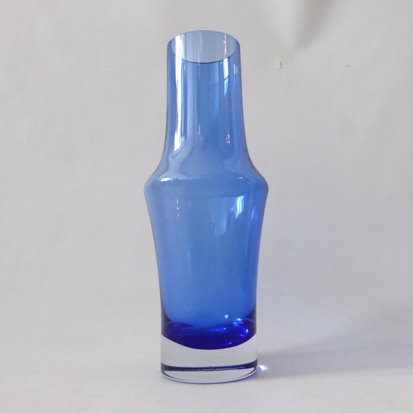Riihimaki 1376 blue art glass vase, Riihimäen Finland Scandinavian 1960s 1970s - Image 3