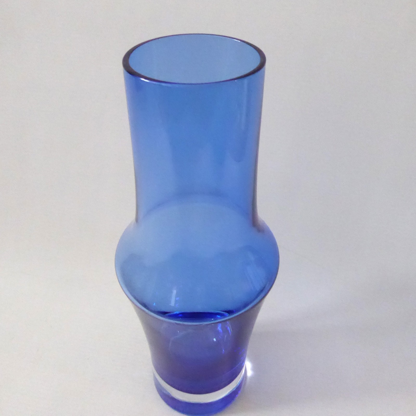 Riihimaki 1376 blue art glass vase, Riihimäen Finland Scandinavian 1960s 1970s - Image 4