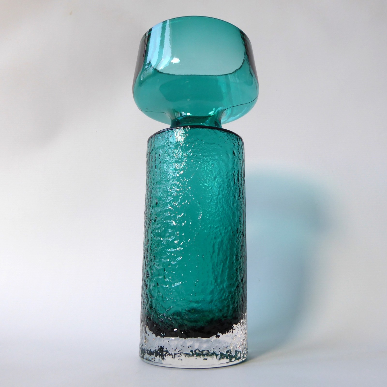 Riihimaki Tamara Aladin Safari 1495 art glass vase kingfisher/teal green. Scandi - Image 3