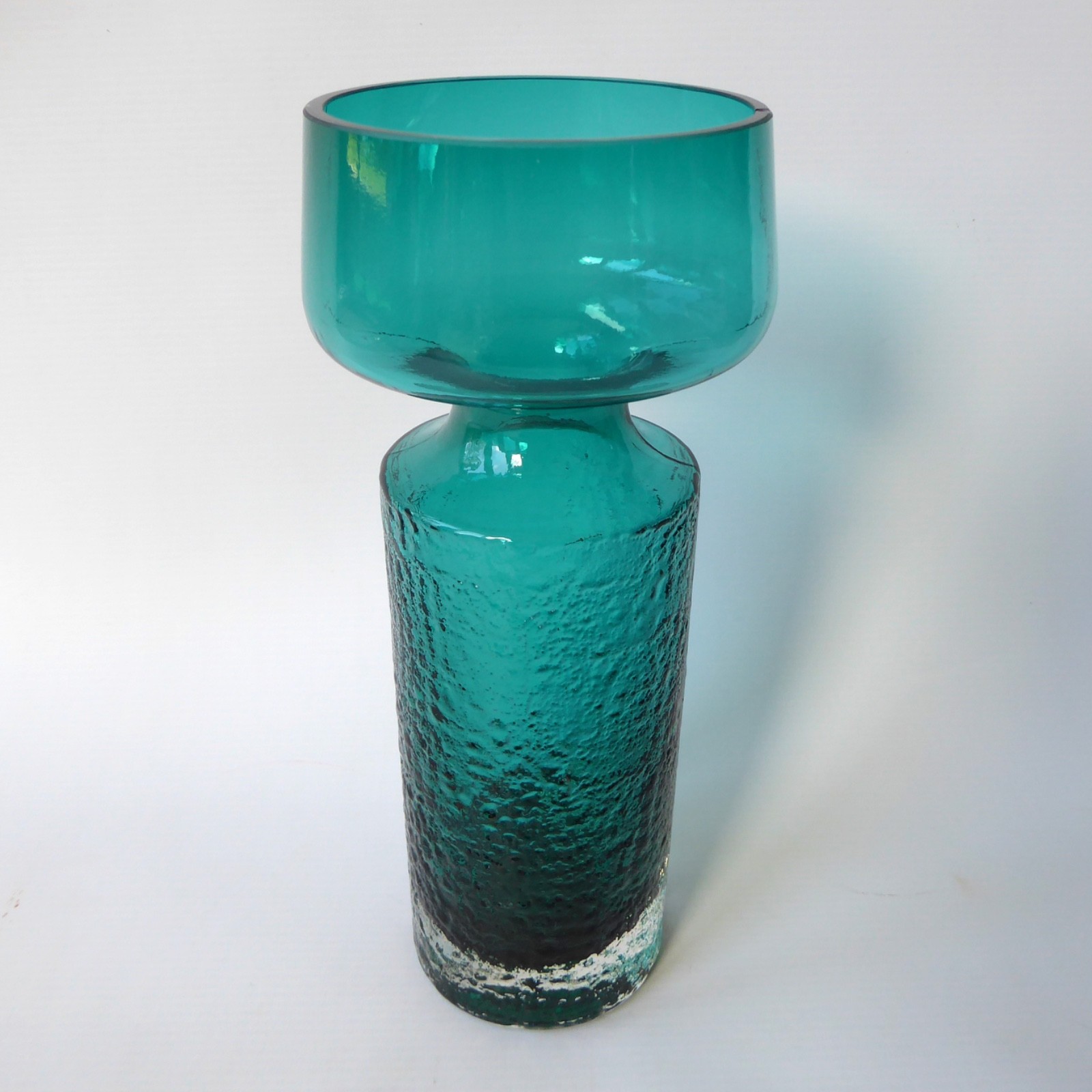Riihimaki Tamara Aladin Safari 1495 art glass vase kingfisher/teal green. Scandi - Image 5