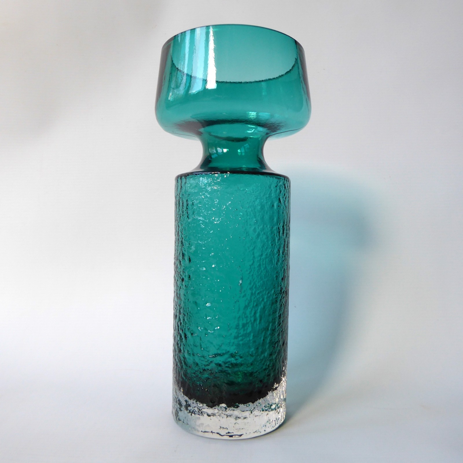 Riihimaki Tamara Aladin Safari 1495 art glass vase kingfisher/teal green. Scandi