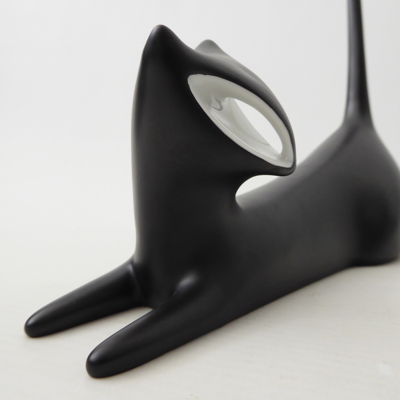 Royal Dux Czech laying black cat mid century modernist. Bohemian, Jaroslav Ježek - Image 3