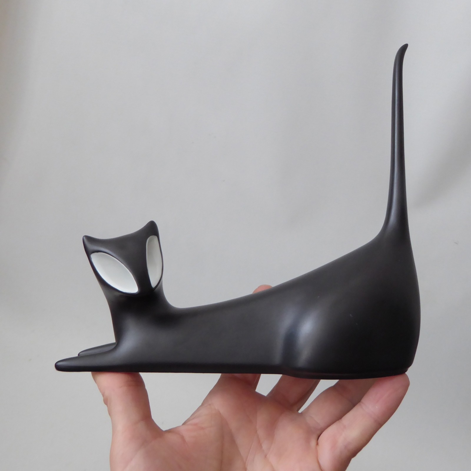 Royal Dux Czech laying black cat mid century modernist. Bohemian, Jaroslav Ježek - Image 5