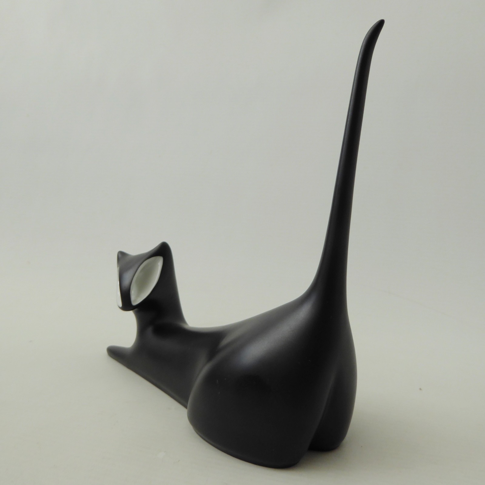 Royal Dux Czech laying black cat mid century modernist. Bohemian, Jaroslav Ježek - Image 6