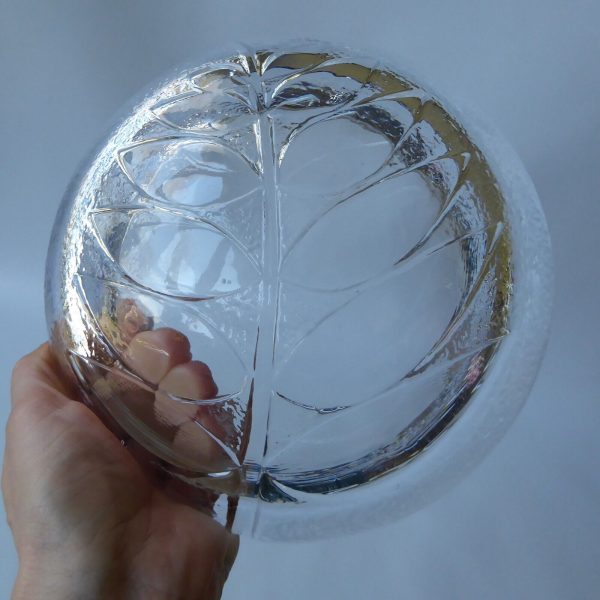 Scandinavian heavy vintage clear 7" art glass crystal leaf bowl probably Swedish - Image 11