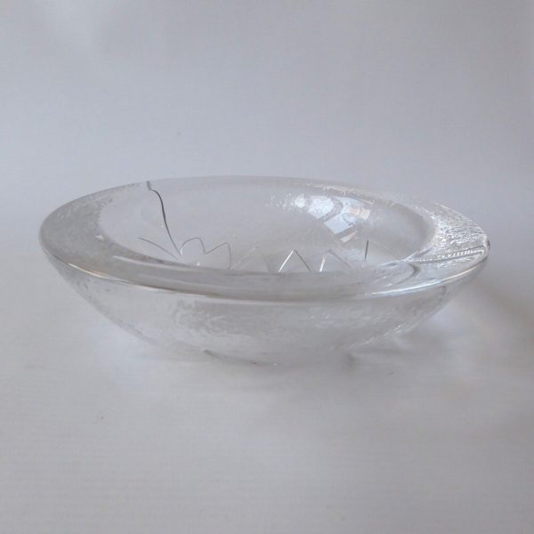Scandinavian heavy vintage clear 7" art glass crystal leaf bowl probably Swedish - Image 3