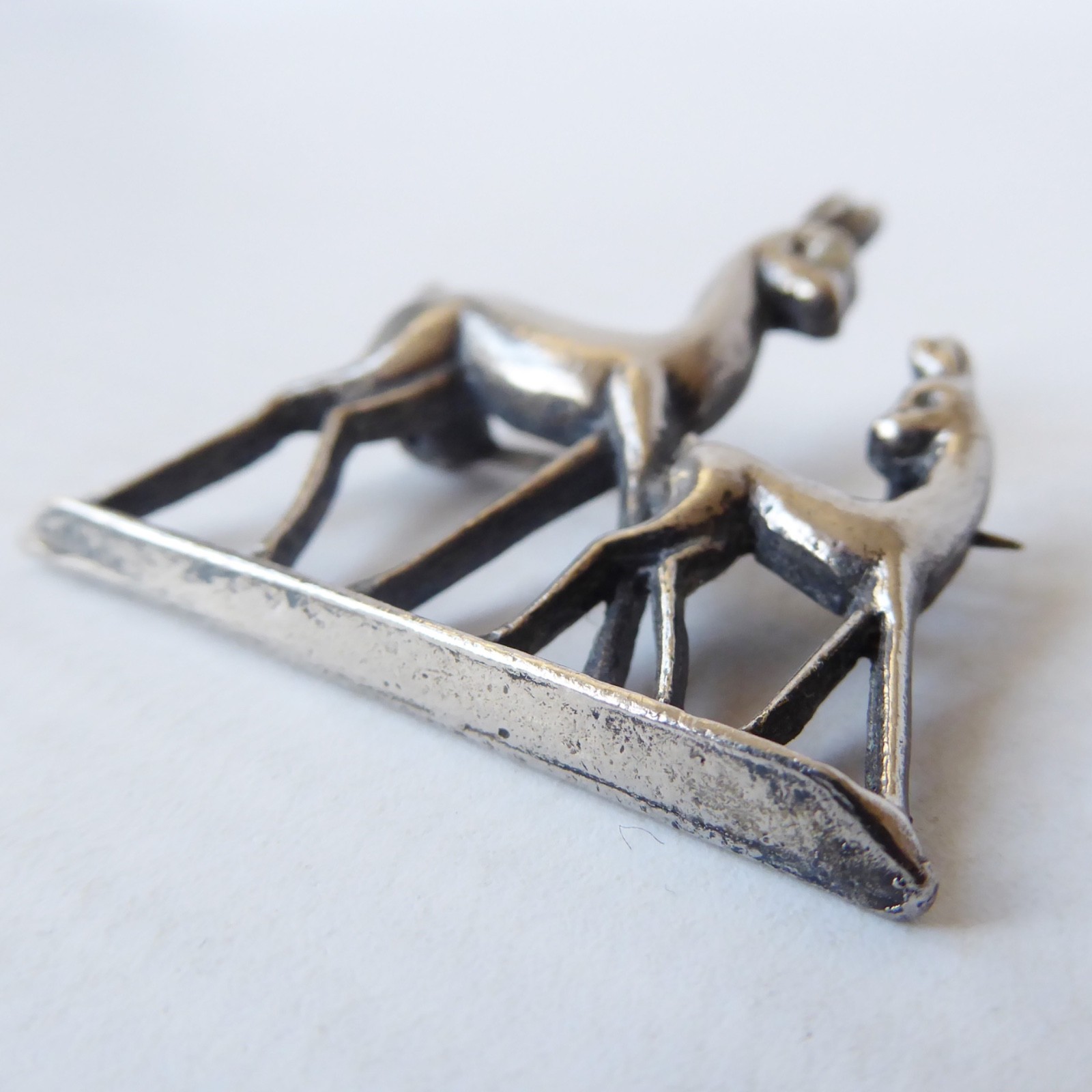 Scandinavian vintage deer silver-tone white cast metal brooch. Doe & fawn deers - Image 4