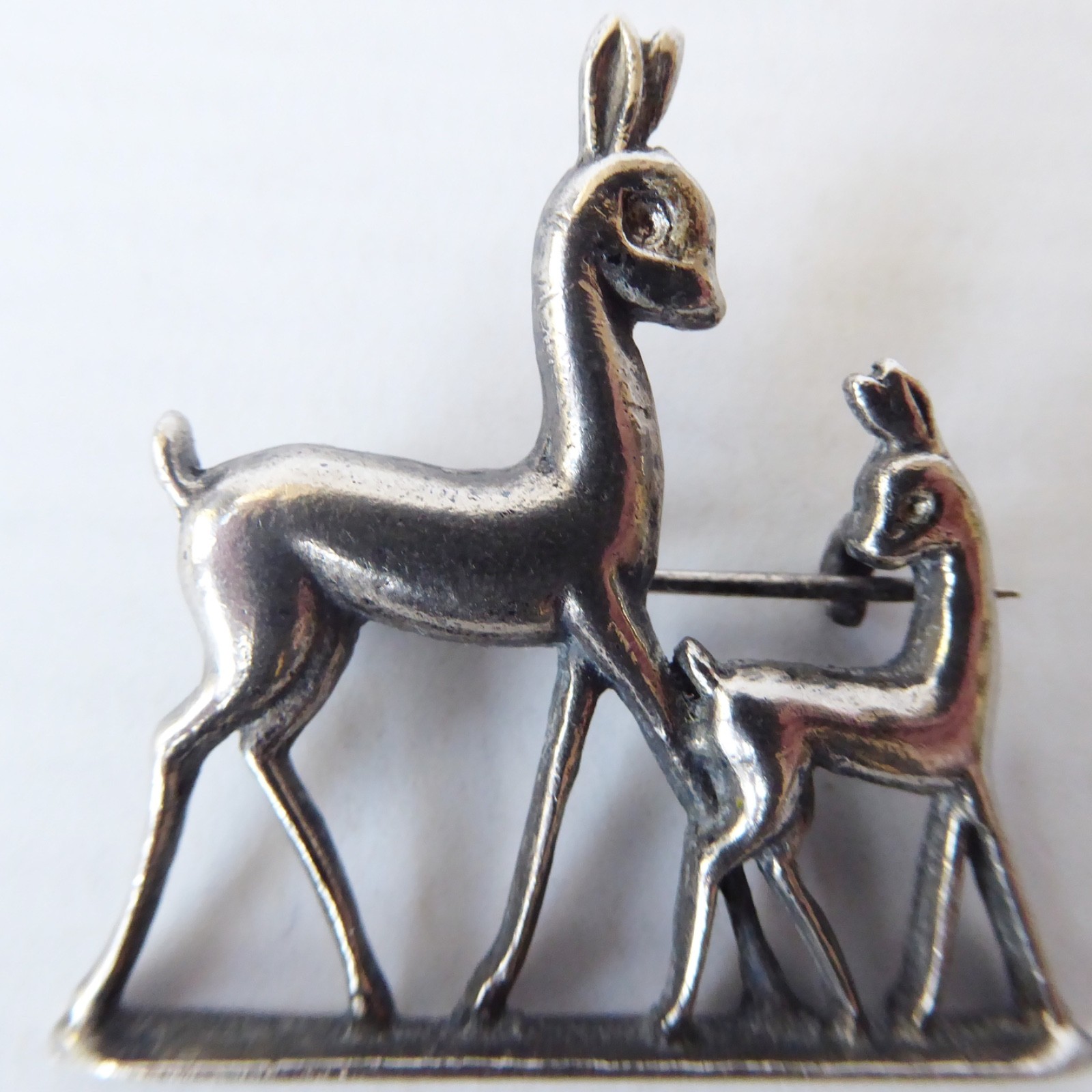 Scandinavian vintage deer silver-tone white cast metal brooch. Doe & fawn deers - Image 7