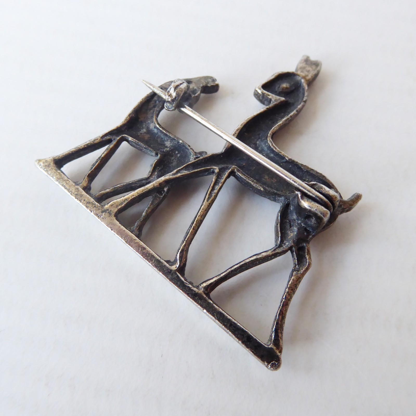 Scandinavian vintage deer silver-tone white cast metal brooch. Doe & fawn deers - Image 8