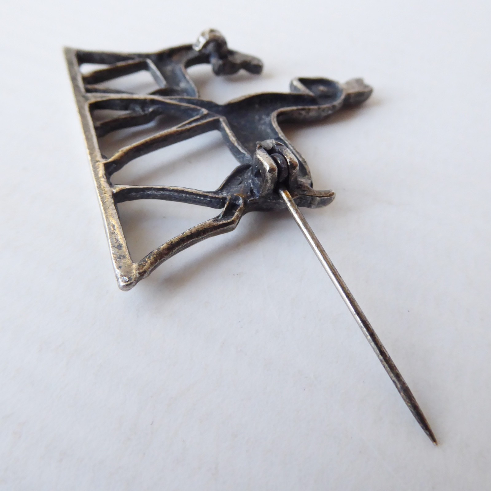 Scandinavian vintage deer silver-tone white cast metal brooch. Doe & fawn deers - Image 10