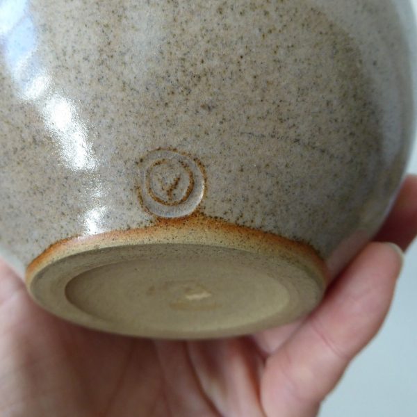 Signed vintage studio pottery vase, handmade thrown stoneware, muted neutral 7" - Image 12