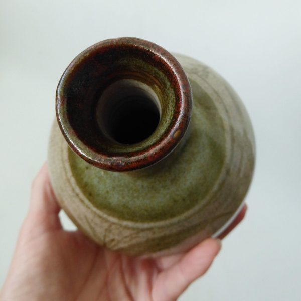 Signed vintage studio pottery vase, handmade thrown stoneware, muted neutral 7" - Image 14