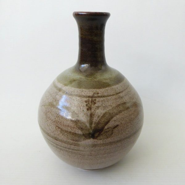 Signed vintage studio pottery vase, handmade thrown stoneware, muted neutral 7" - Image 4