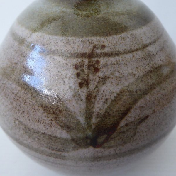 Signed vintage studio pottery vase, handmade thrown stoneware, muted neutral 7" - Image 5