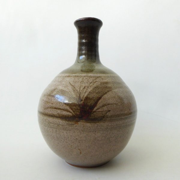 Signed vintage studio pottery vase, handmade thrown stoneware, muted neutral 7" - Image 7